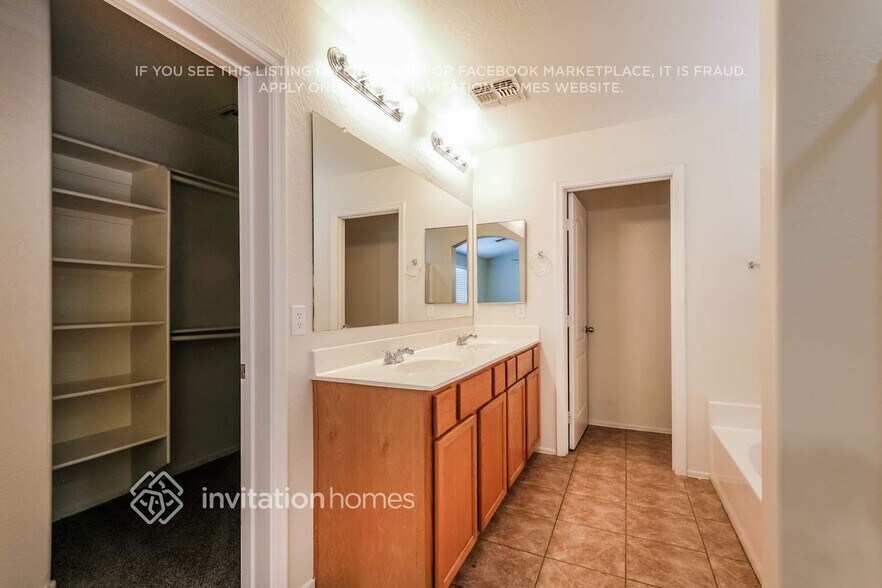 Building Photo - 24902 W Wayland Dr