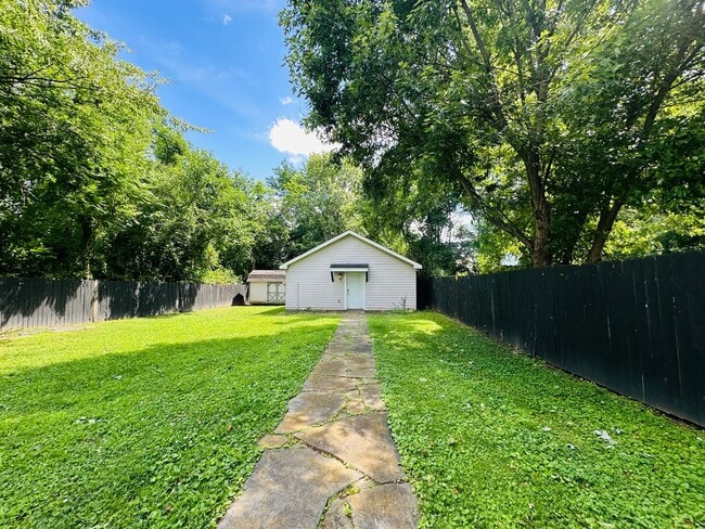 Building Photo - Cleveland Park Renovation!  Walking Distance to Everything! Jetted Shower - Fully Fenced - Garage...