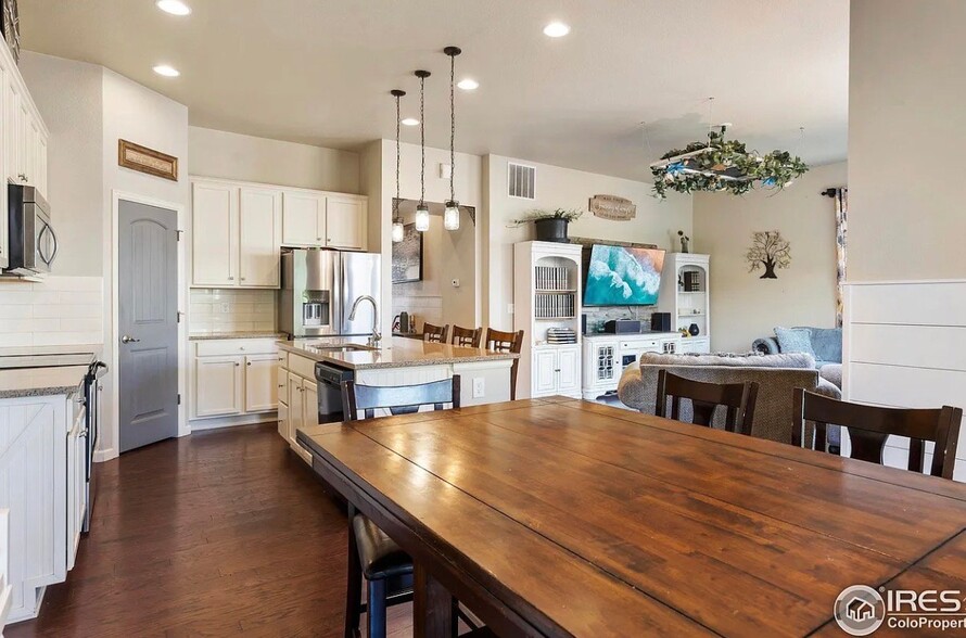 Building Photo - 882 Jenny Ln