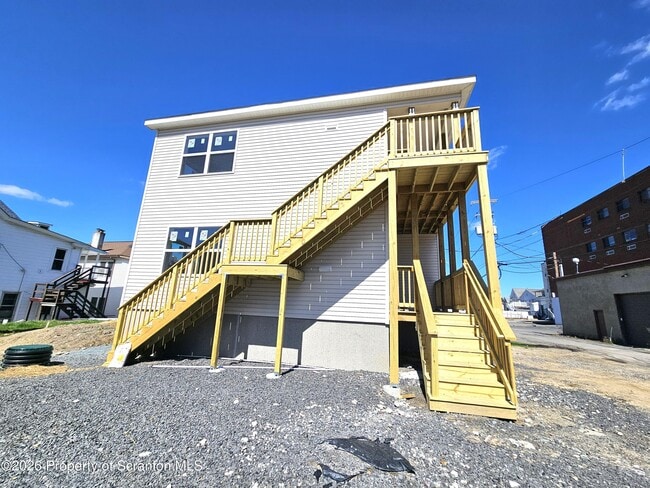 Building Photo - 609 E Gibson St