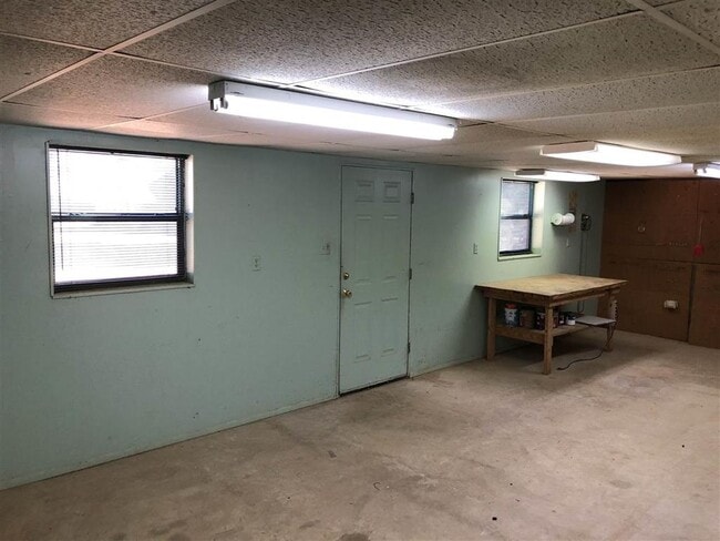 Building Photo - 105 Jennison Square