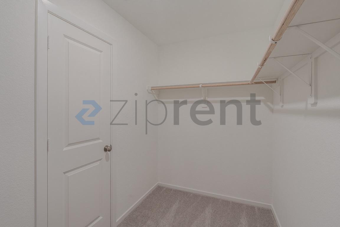 Building Photo - Unit