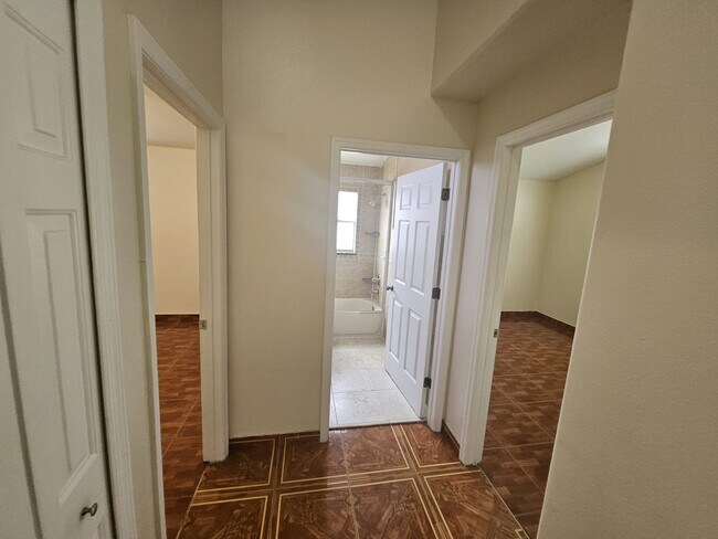 Building Photo - 536 Eagle Pointe S