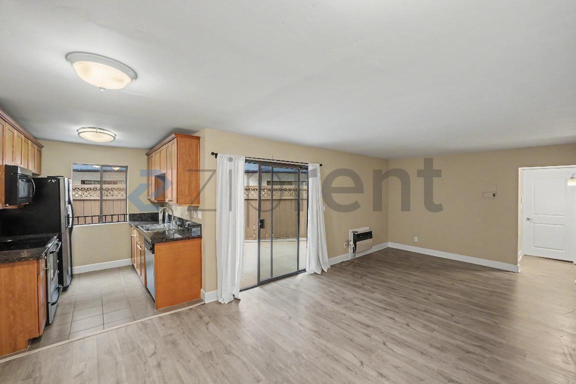 Building Photo - Unit 324