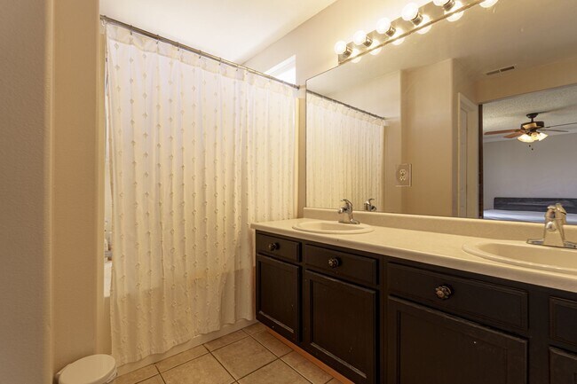 Building Photo - Beautifully updated rental on Pony Gulch