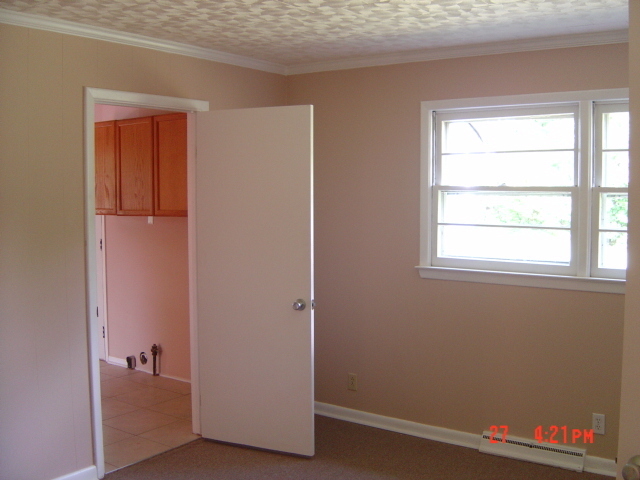 Building Photo - East Cone Blvd 3 BR conveninent to 29 & Sh...