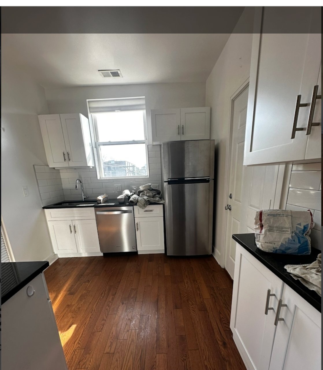 Building Photo - 1155 W Lunt Ave