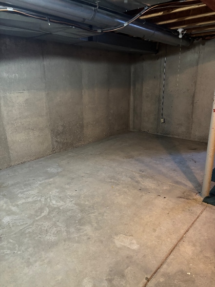 Building Photo - 3777 E 121st Ave