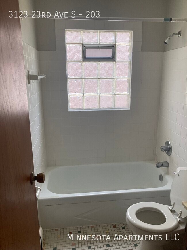 Building Photo - 1 Bedroom Available with a Great Location!