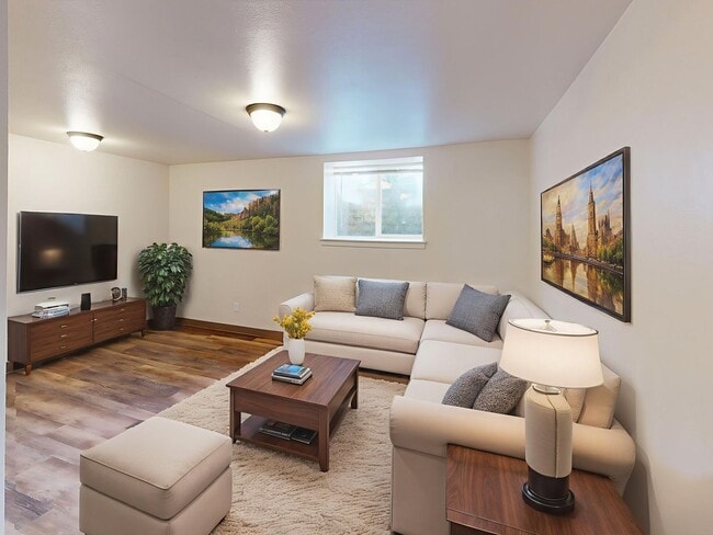 Building Photo - 401 N M St