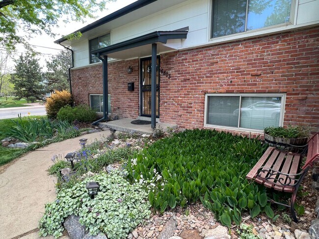 Building Photo - Spacious 3 BD/ 2 BA Home in Arvada, CO- Av...