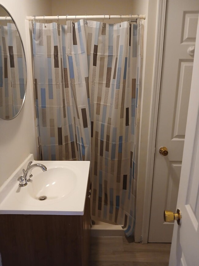 Building Photo - 4 Easy St