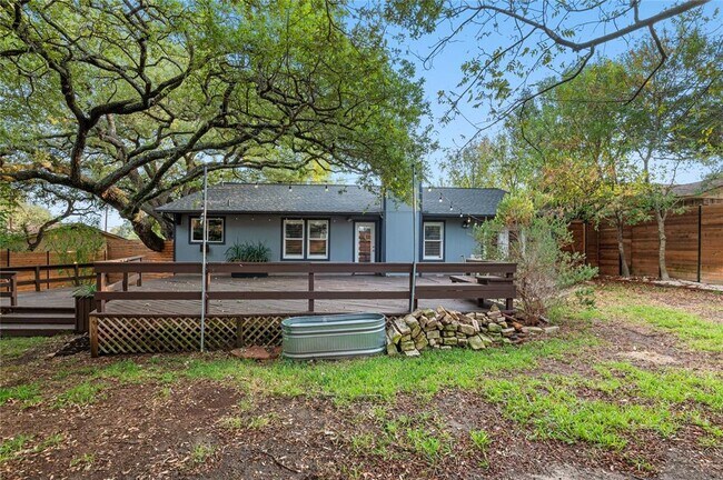 Building Photo - 1104 Durham Dr