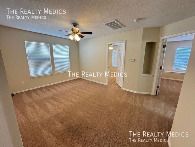 Building Photo - 2737 Scarborough Dr