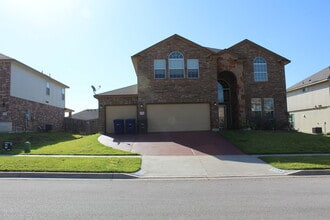 Building Photo - Over 3000 square feet with 3 car garage!