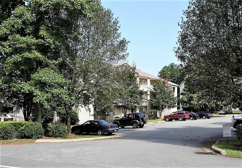 Building Photo - The Pines Apartments