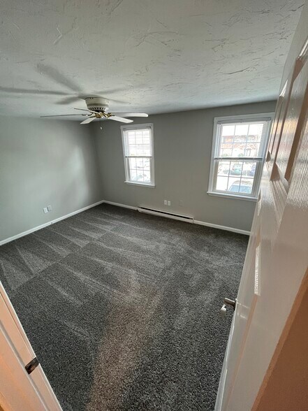 Building Photo - 848 Plain St