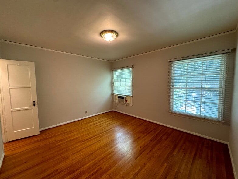 Building Photo - 1271 N Crescent Heights Blvd