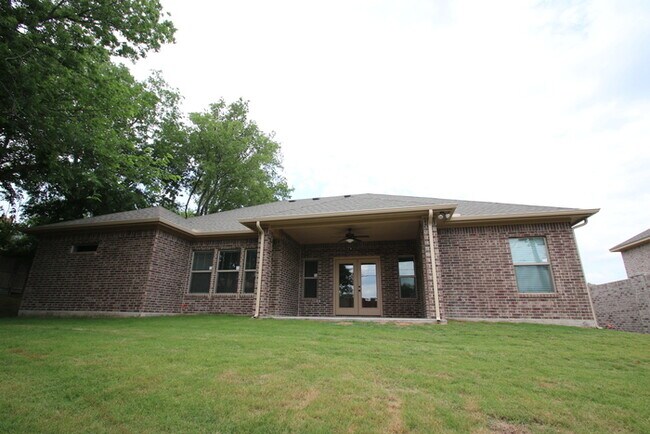 Building Photo - Ready Now! 3BD/2BA Home in Benbrook | Vaulted Ceilings | Gourmet Kitchen | 2-Car Garage | Landsca...
