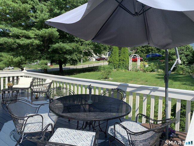 Building Photo - 160 Russell St