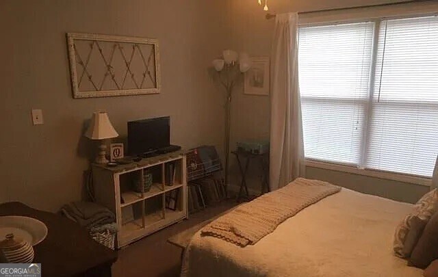 Building Photo - 2070 Lakeside Dr