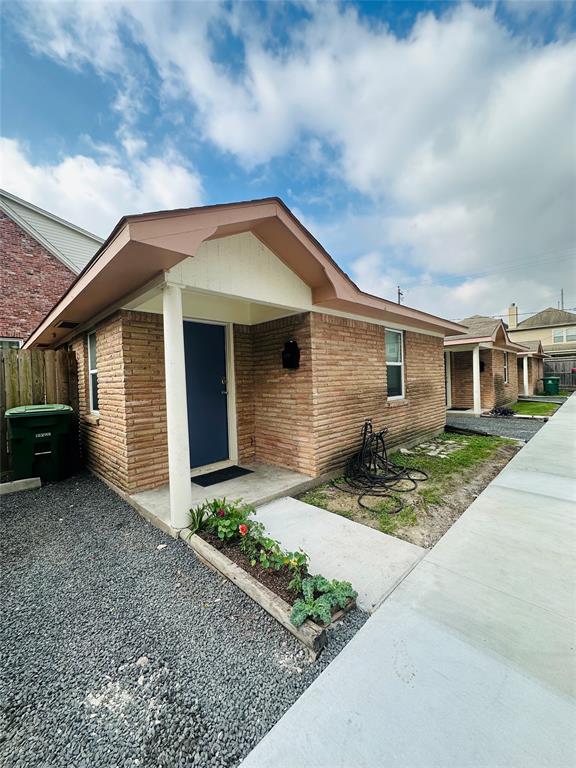 Building Photo - 813 Waverly St