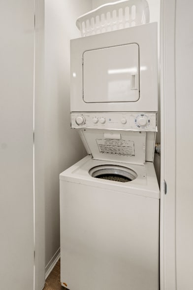 Building Photo - 1443 S State St