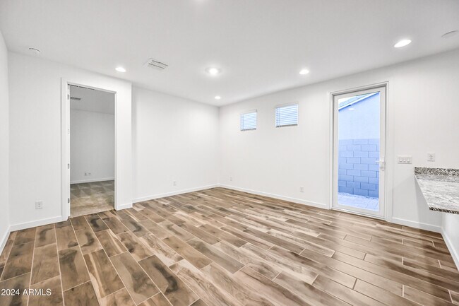 Building Photo - 7574 W Jackrabbit Ln