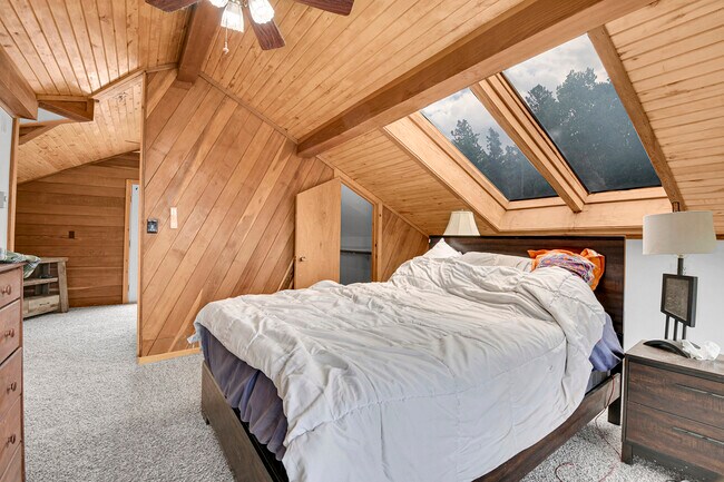 Building Photo - 204 Bristlecone Way