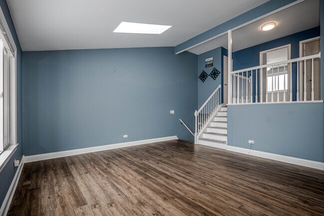 Building Photo - 226 E Conley Dr