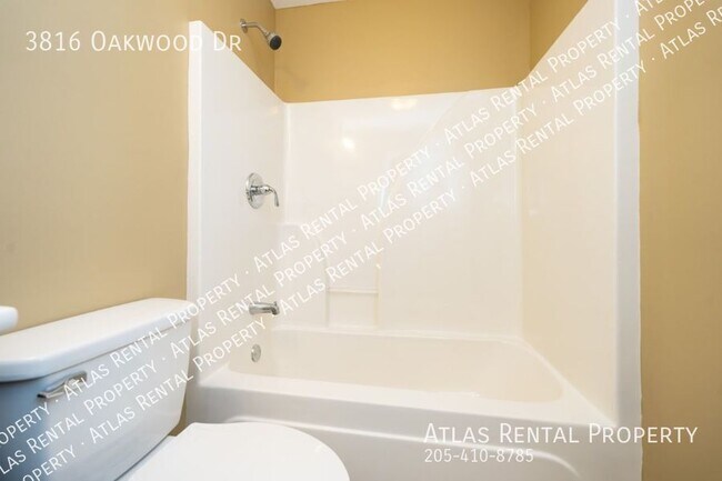Building Photo - 3816 Oakwood Dr