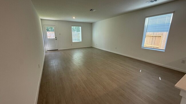 Building Photo - 912 Pertuso Ln