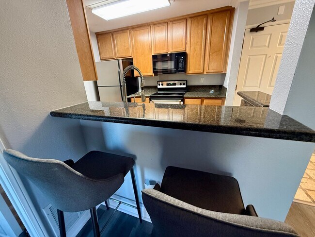 Building Photo - Spacious and Modern 2BR Condo in UTC, San Diego