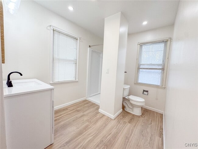 Building Photo - 10 Beach Ave