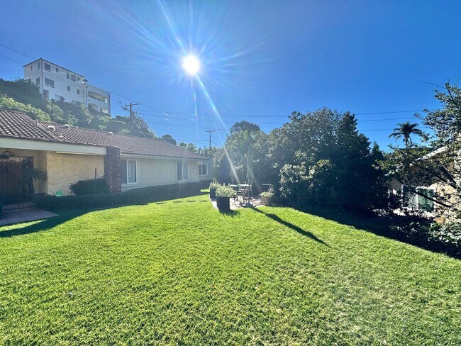 Building Photo - Quiet cul-de-sac Ondulando home