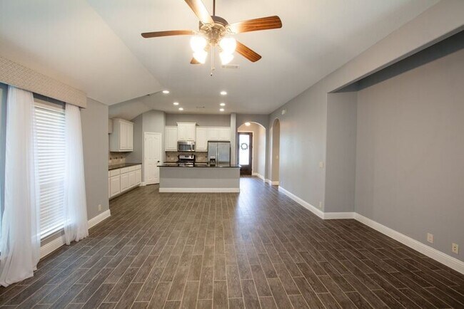 Building Photo - 517 Kelvington Dr