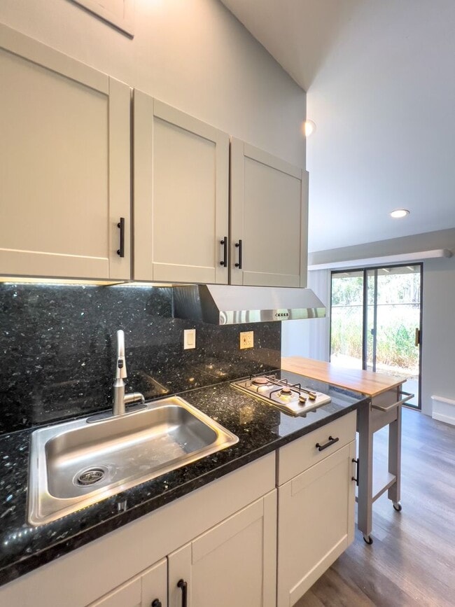 Building Photo - Charming Country Studio with Vineyard Views – New Build!