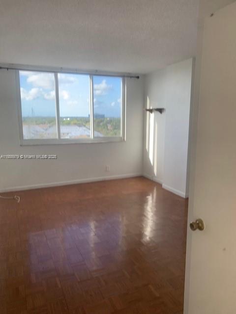 Building Photo - 4200 Hillcrest Dr