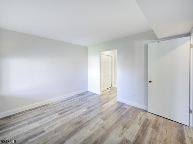Building Photo - 7 Dunbar Ct