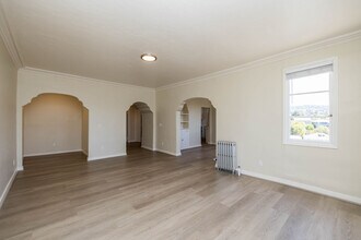 Building Photo - 491 Crescent