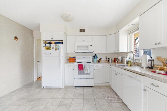 Building Photo - 2220 E Stadium Blvd