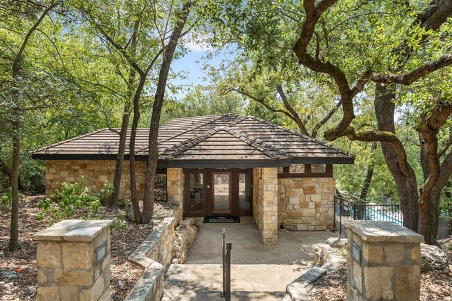 Building Photo - 4711 Spicewood Springs Rd