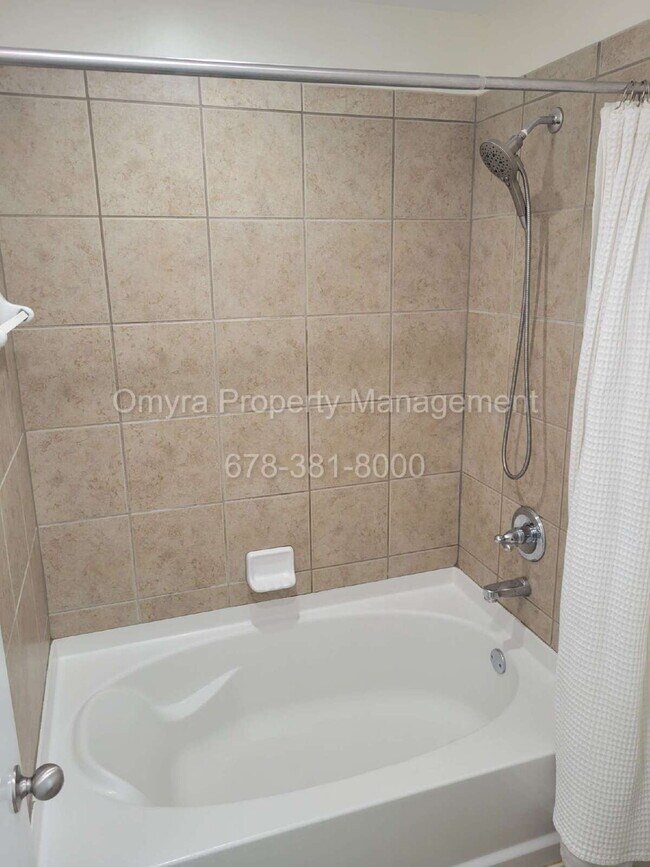 Building Photo - Stunning Townhome Overlooking Beltline at Grant Park!