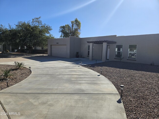 Building Photo - 3511 E Cochise Rd