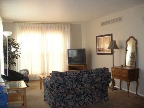 Building Photo - 2680 Roundtree Dr