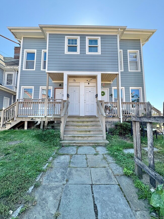 Primary Photo - 126 Burroughs St