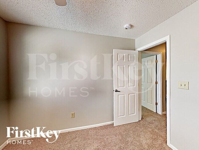 Building Photo - 10514 Blue Springs Ln