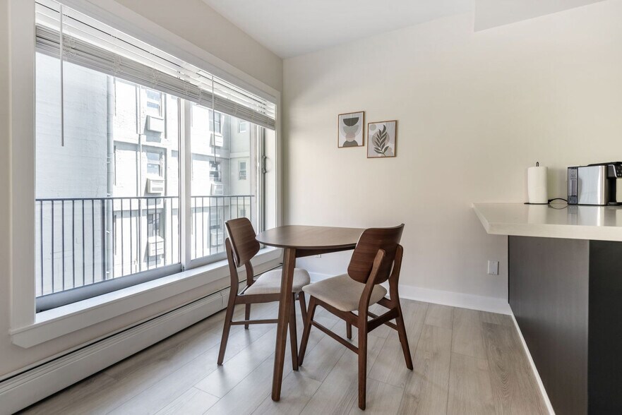 Building Photo - 899 Pine St