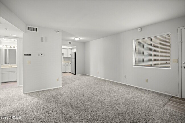 Building Photo - 17 E Ruth Ave