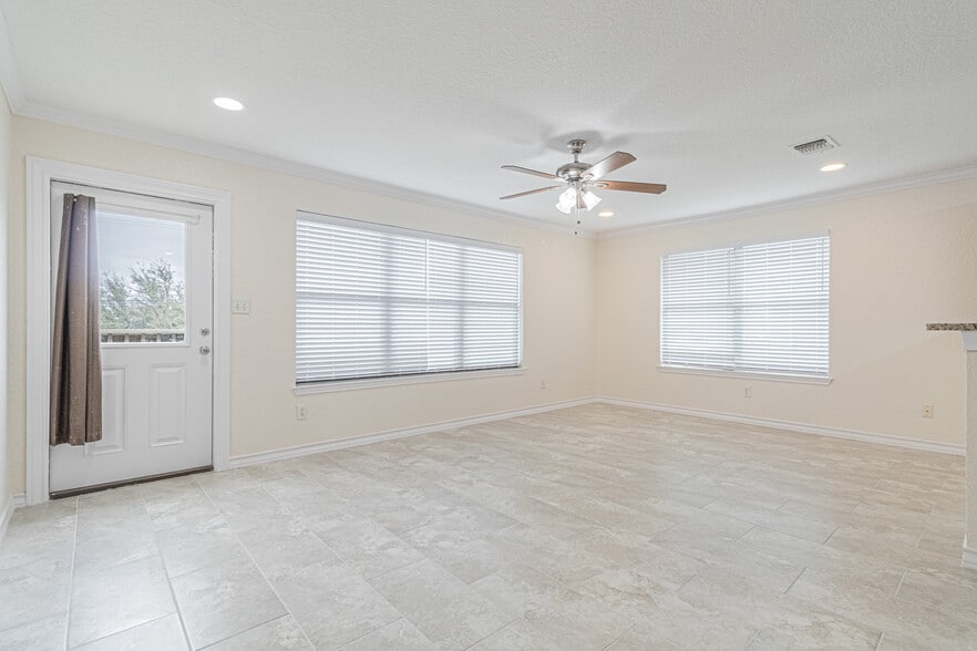 Building Photo - 11427 Creek Eagle